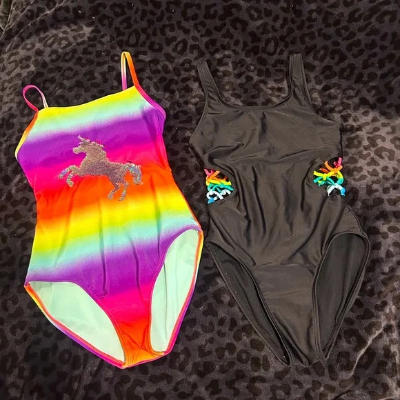 Girls 1 pc (x4) swimsuit bundle